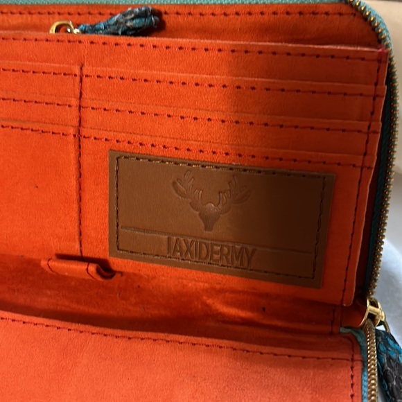 Taxidermy Brand Python Wallet EUC
Unique and Beautiful. Comes with dust bag. - Picture 4 of 11